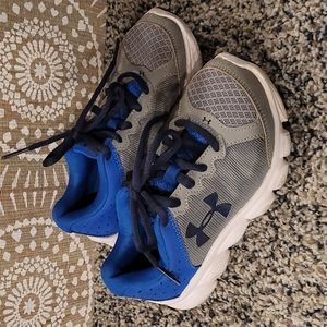 Boys size 11 Under Armour Sneakers